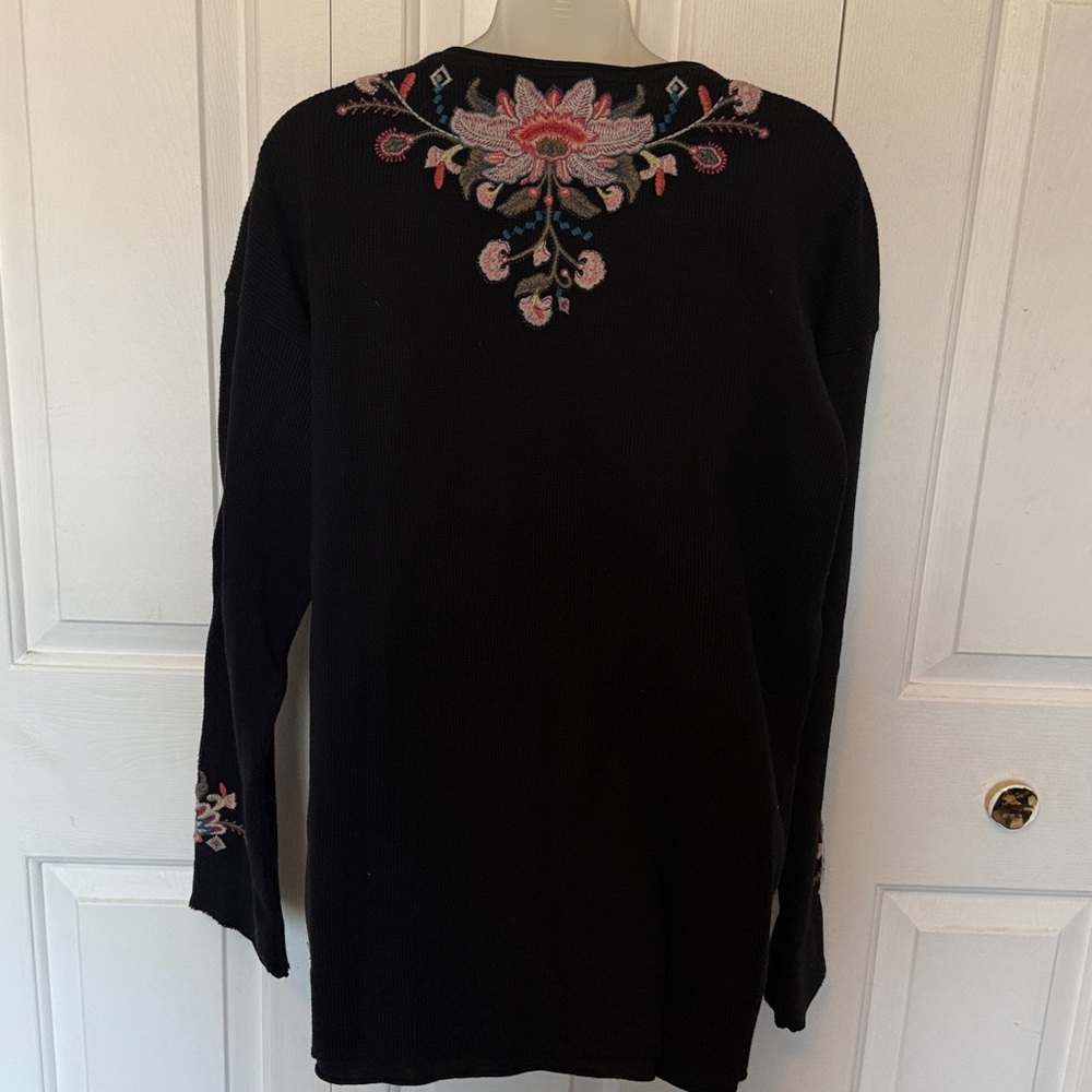 Johnny Was Sz L Black Floral Embroidered Cotton Sweater GUC B1015 no tag - Picture 4 of 8